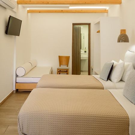 Karidis Hotel Kamári エクステリア 写真