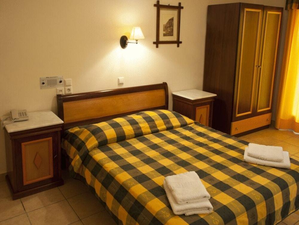 Karidis Hotel Kamári エクステリア 写真
