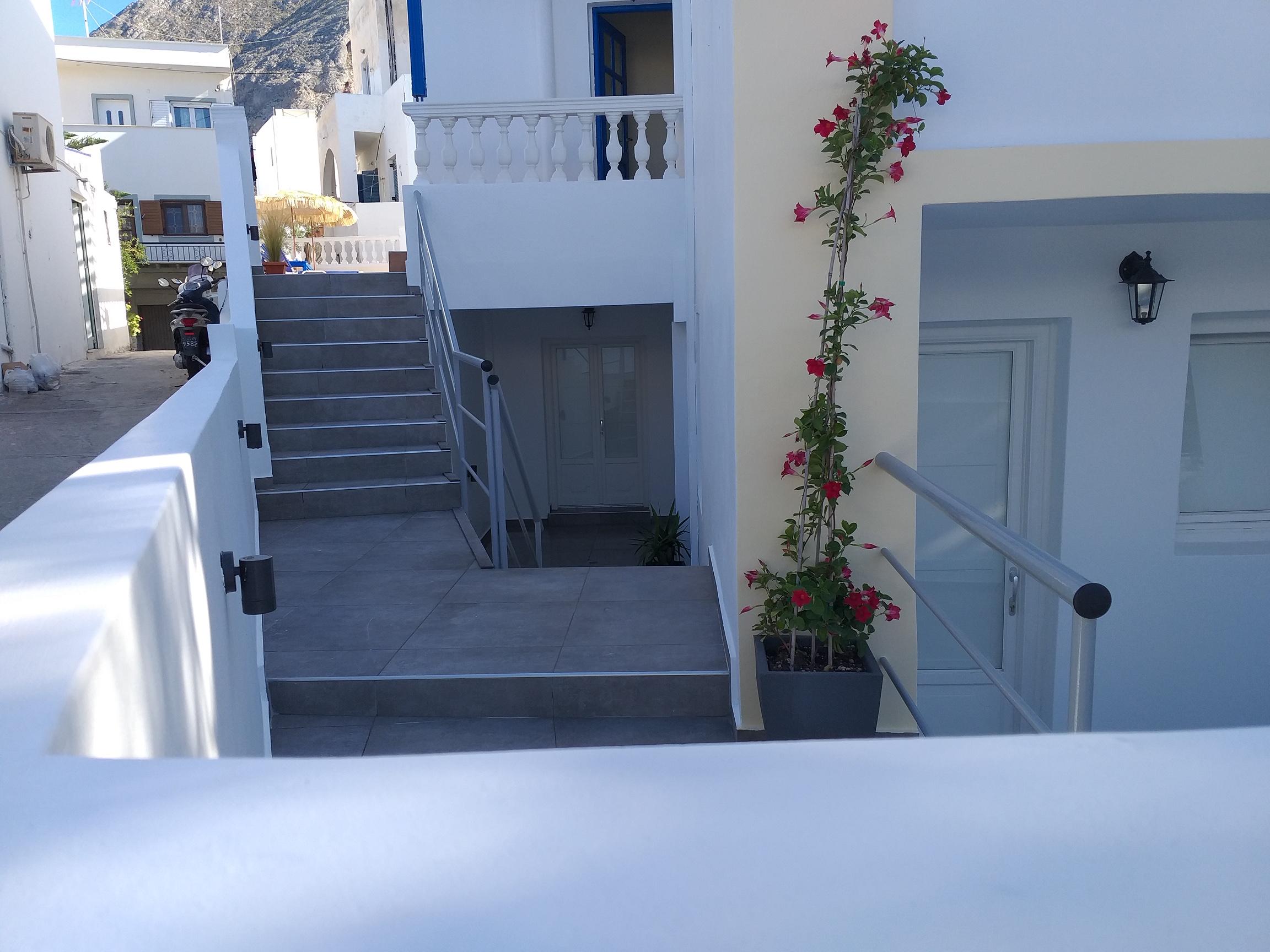 Karidis Hotel Kamári エクステリア 写真
