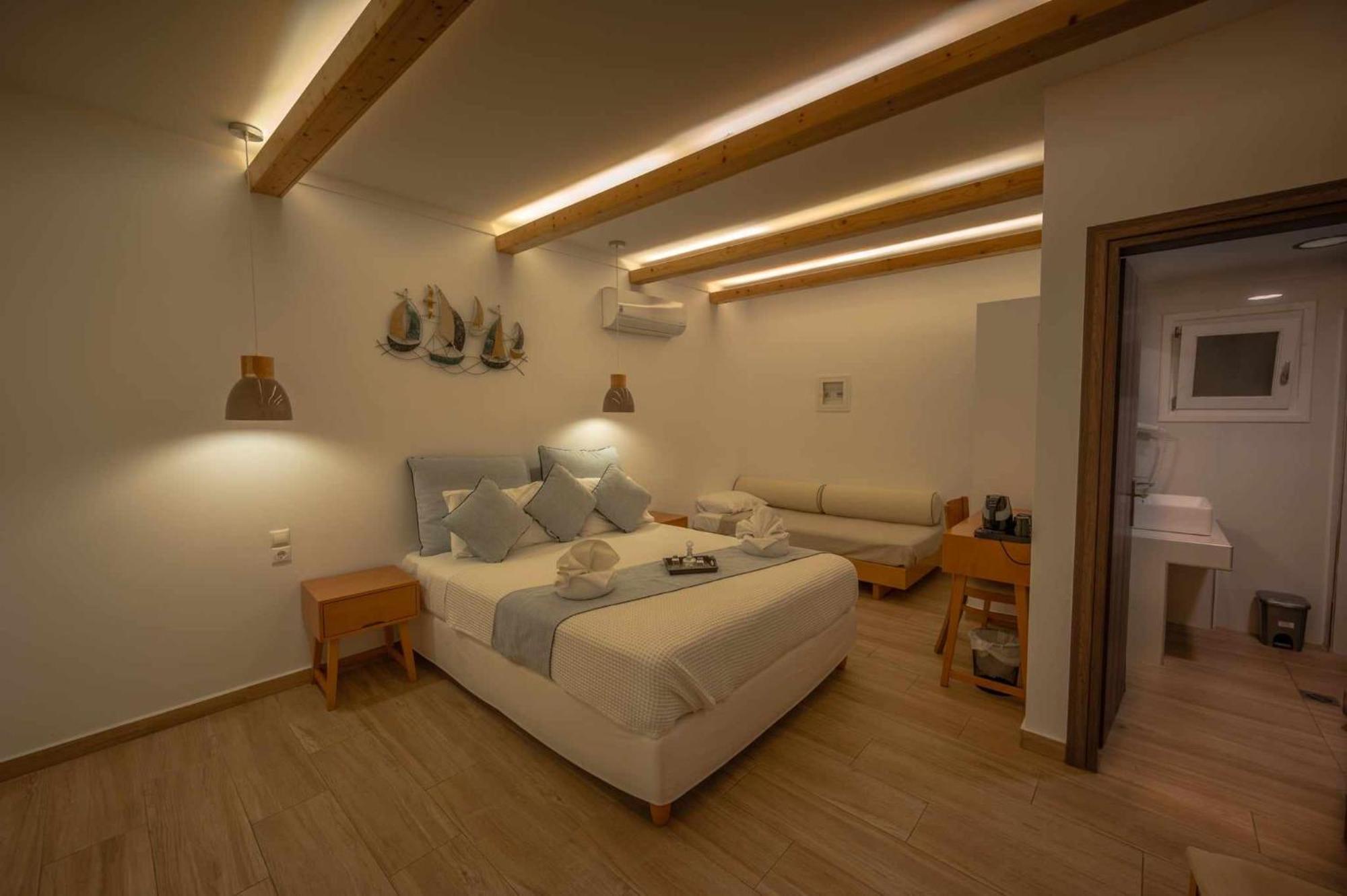 Karidis Hotel Kamári エクステリア 写真