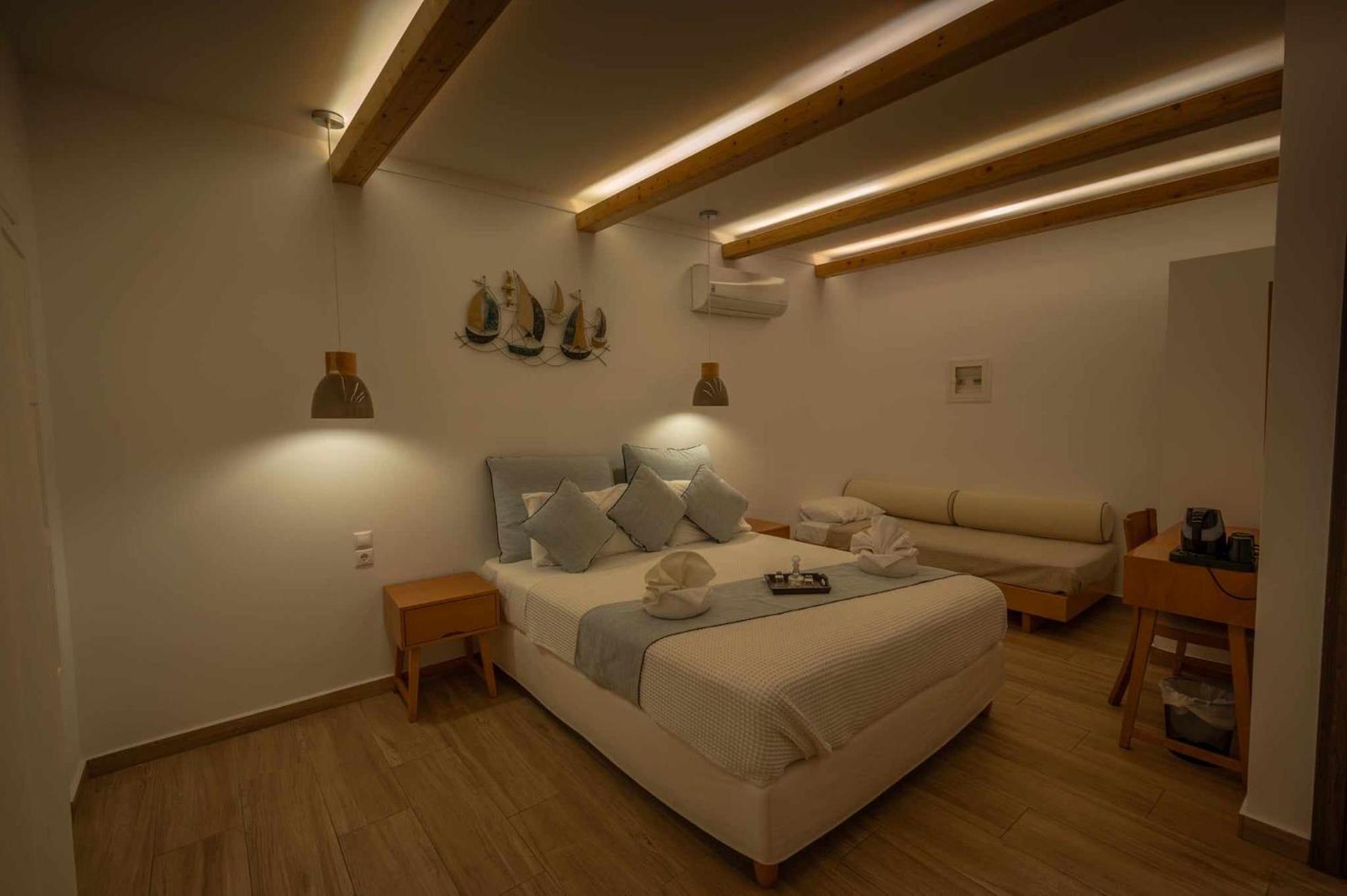 Karidis Hotel Kamári エクステリア 写真