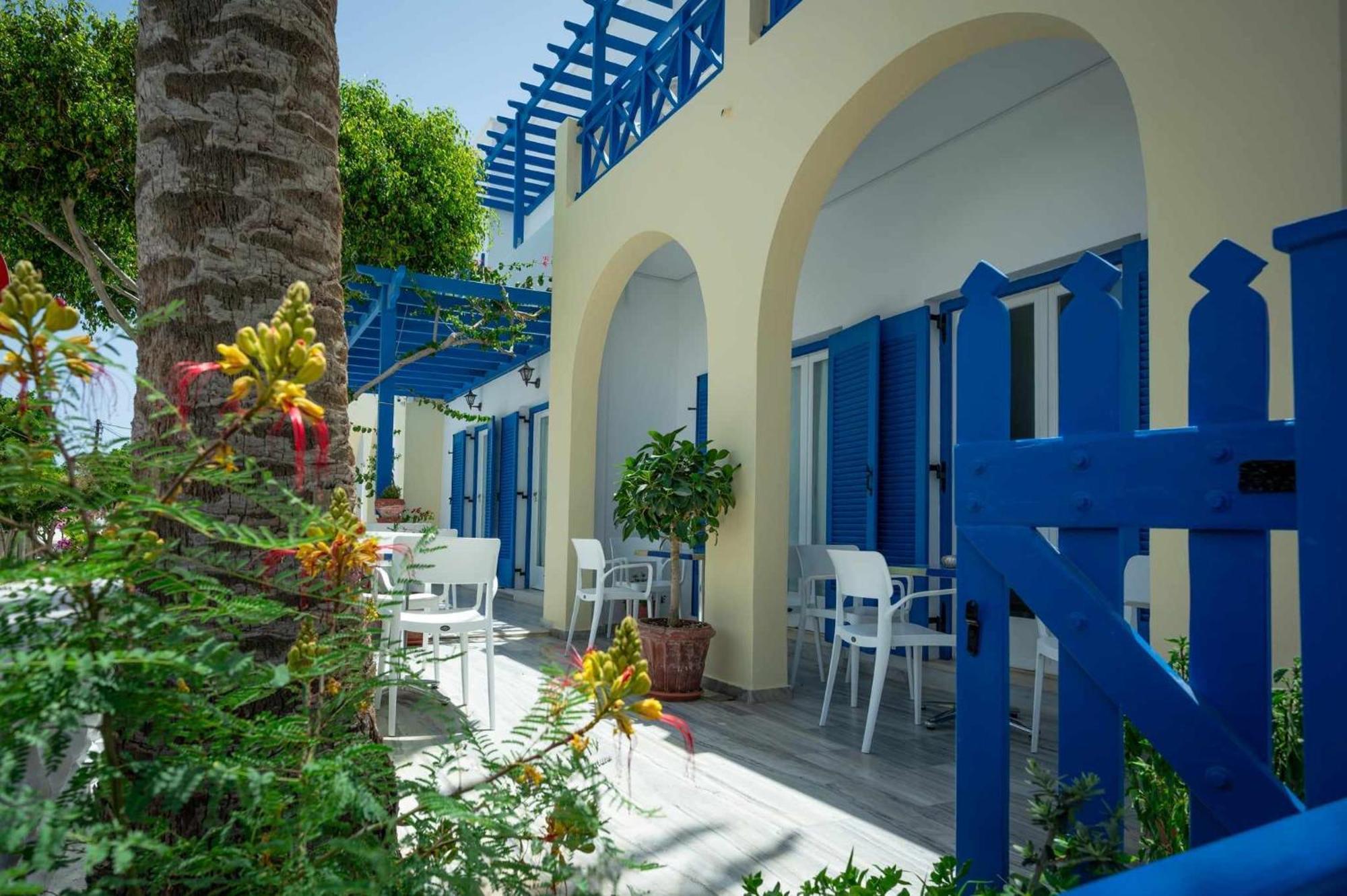 Karidis Hotel Kamári エクステリア 写真