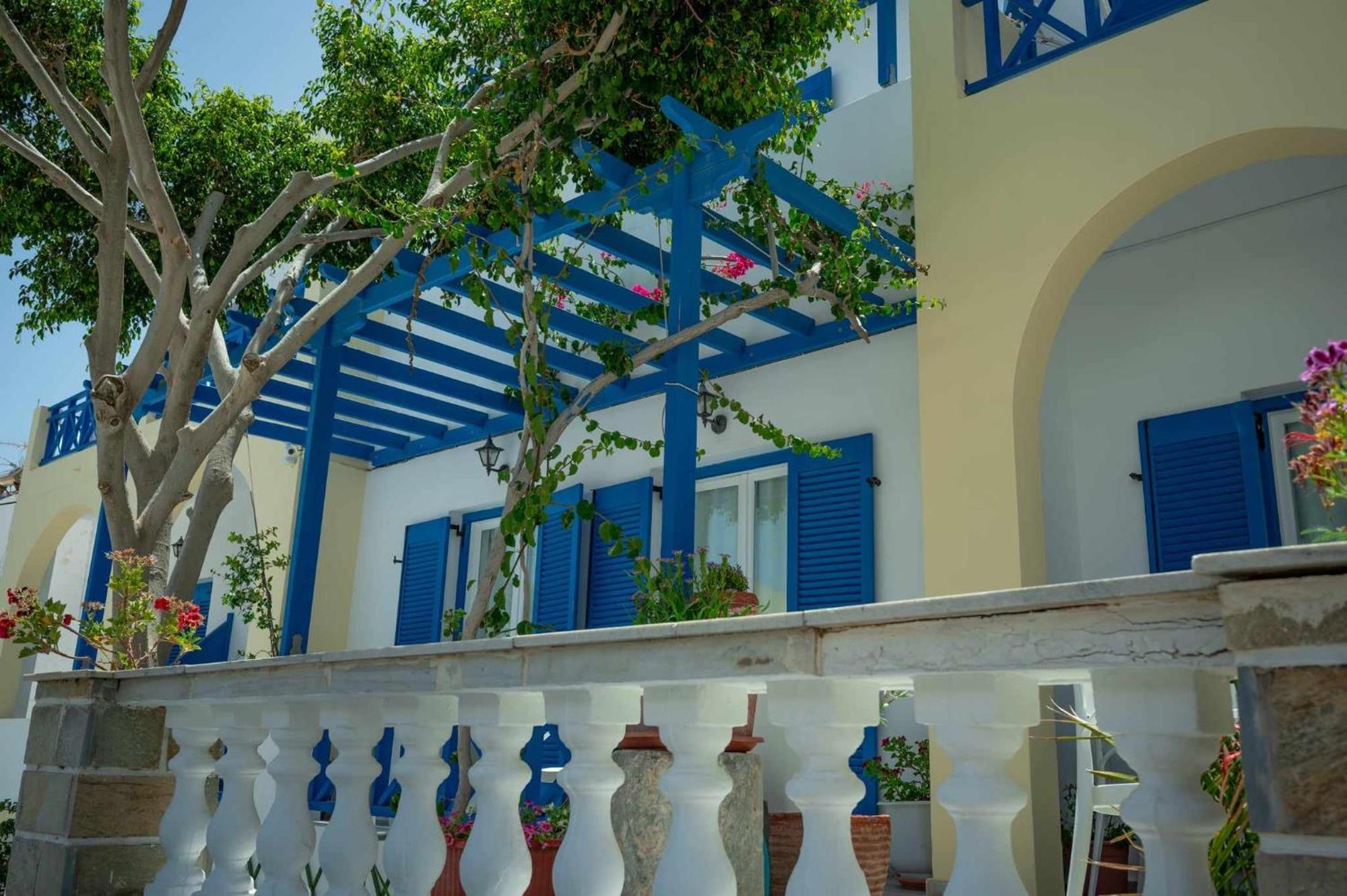 Karidis Hotel Kamári エクステリア 写真