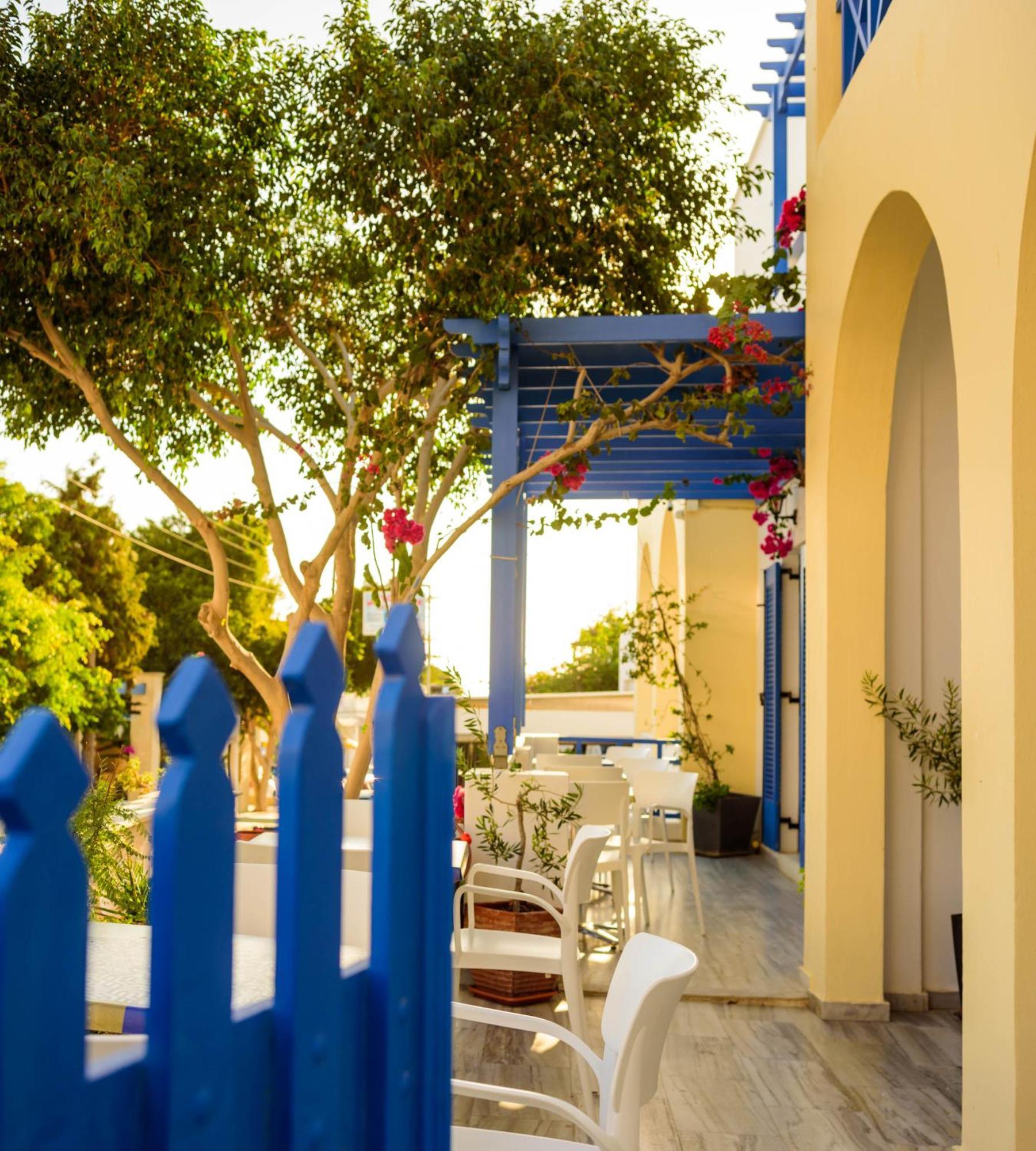 Karidis Hotel Kamári エクステリア 写真