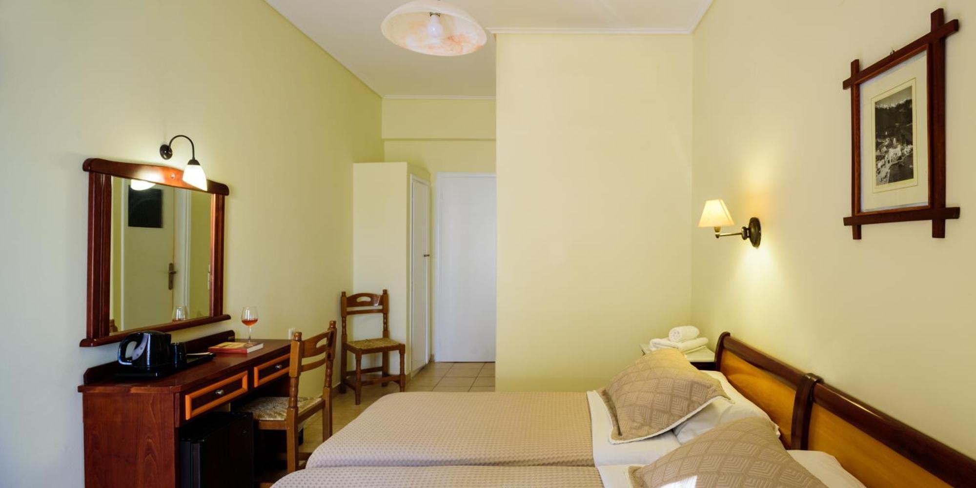 Karidis Hotel Kamári エクステリア 写真