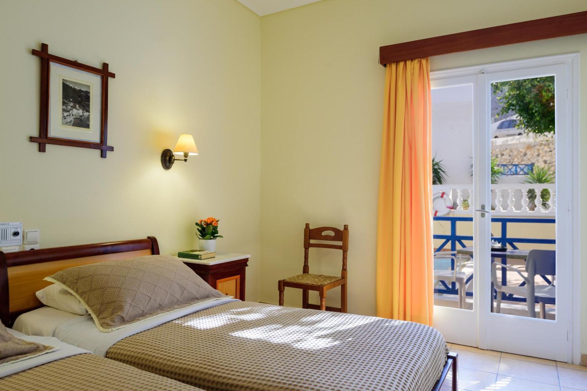 Karidis Hotel Kamári エクステリア 写真