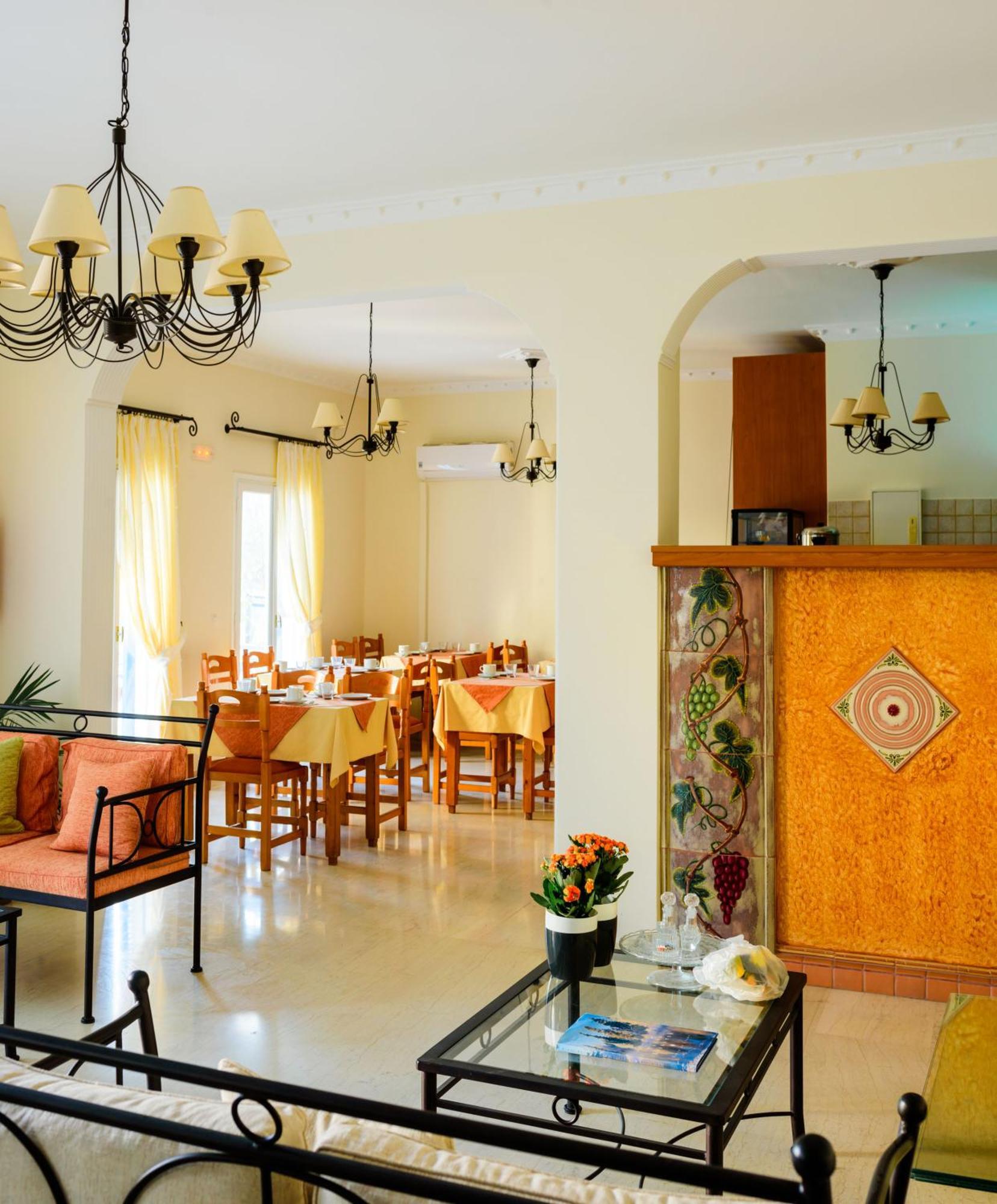 Karidis Hotel Kamári エクステリア 写真