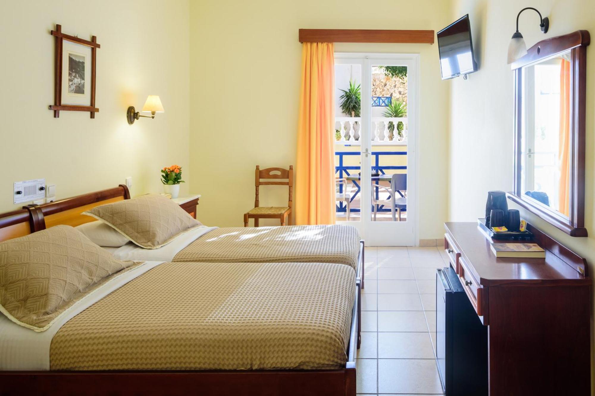 Karidis Hotel Kamári エクステリア 写真