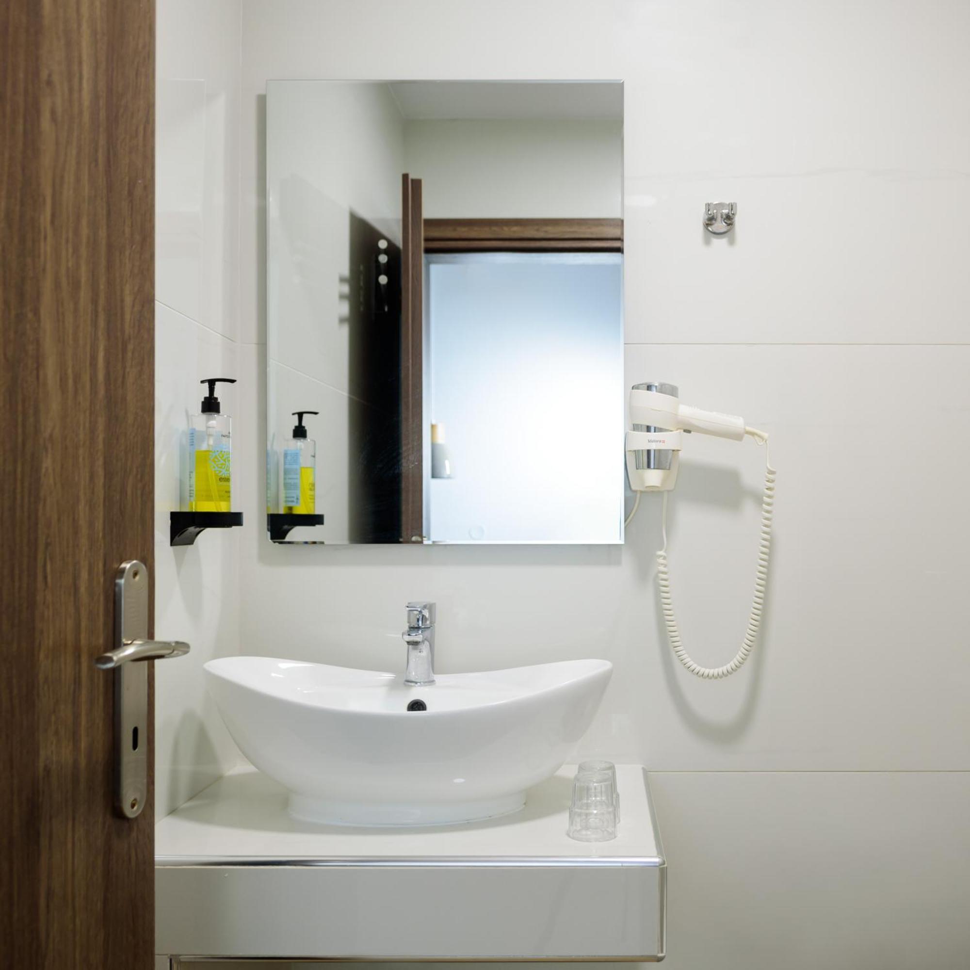 Karidis Hotel Kamári エクステリア 写真