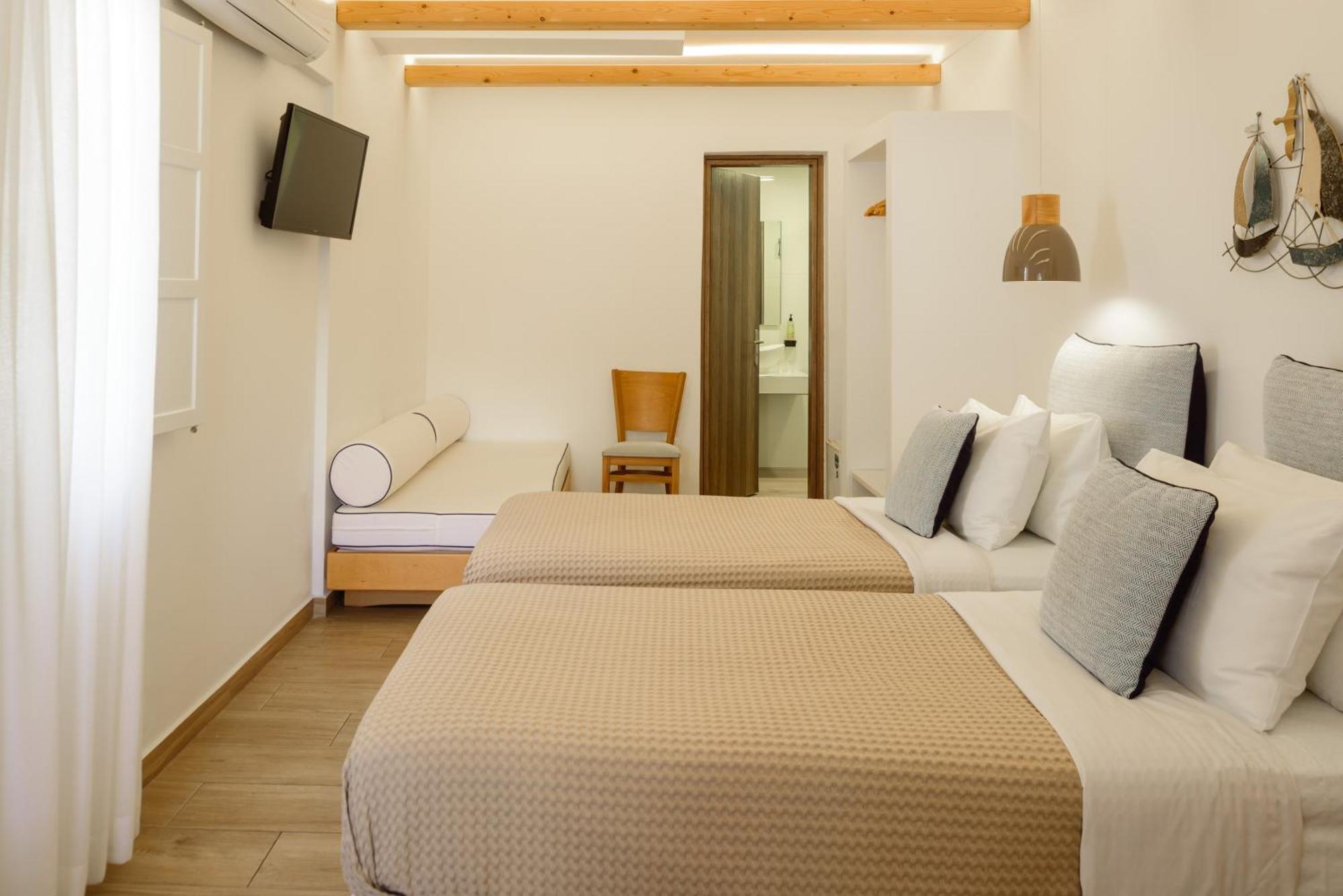 Karidis Hotel Kamári エクステリア 写真