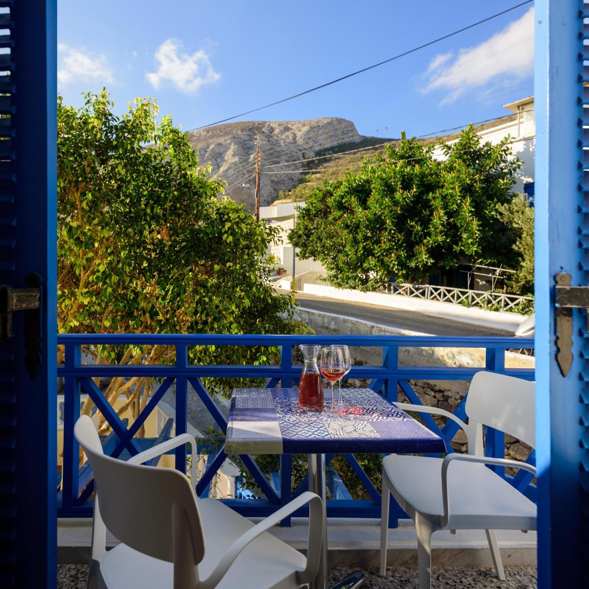 Karidis Hotel Kamári エクステリア 写真