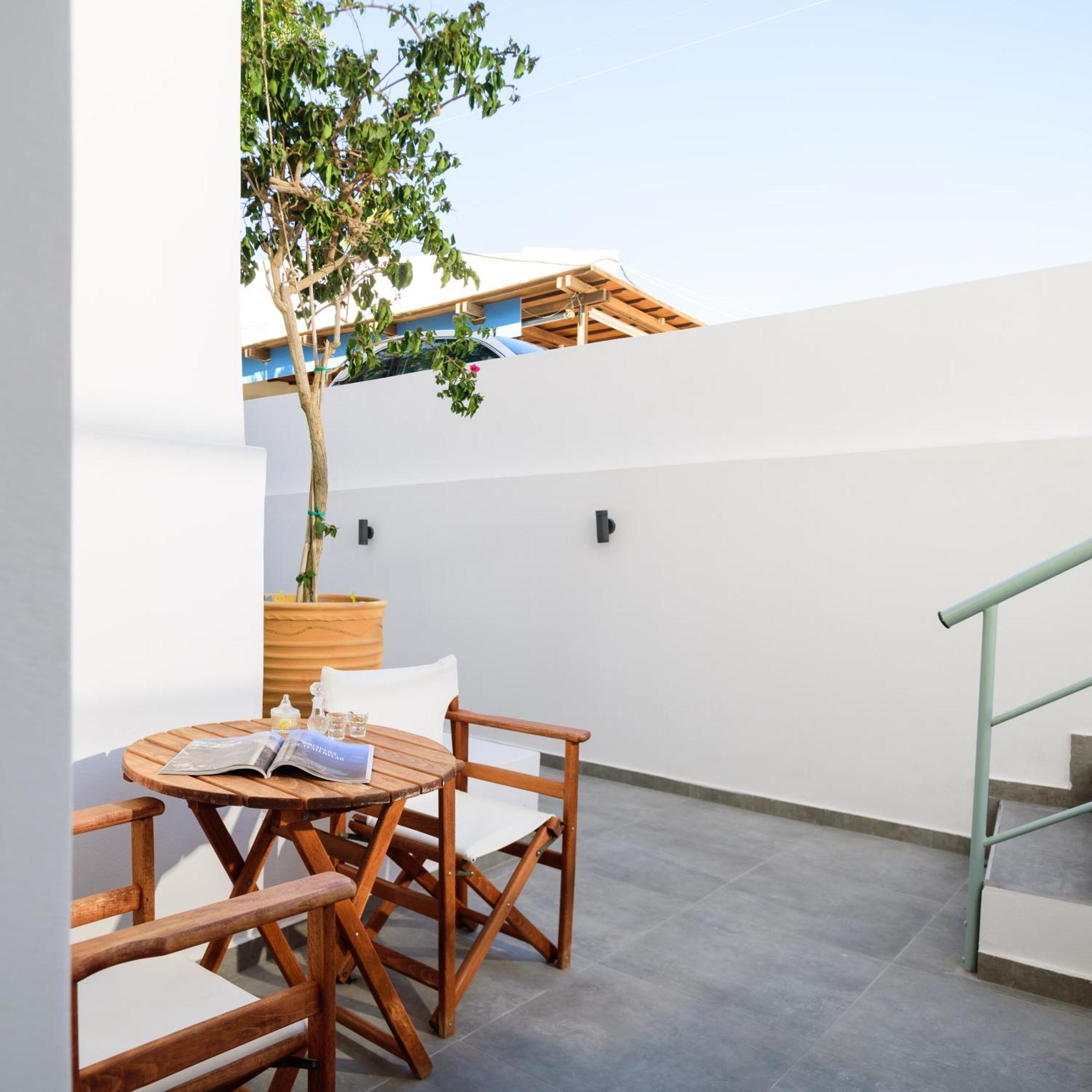 Karidis Hotel Kamári エクステリア 写真