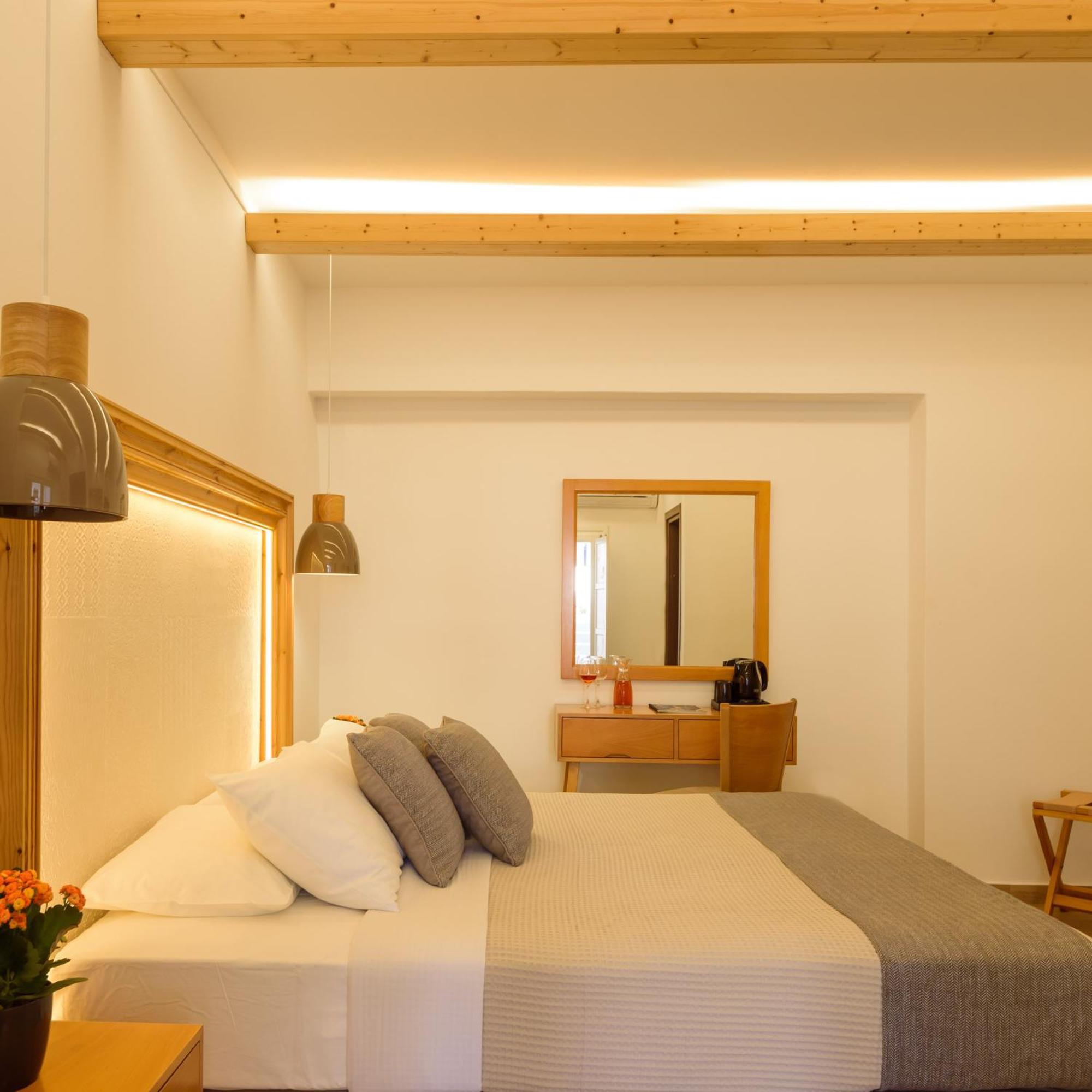 Karidis Hotel Kamári エクステリア 写真
