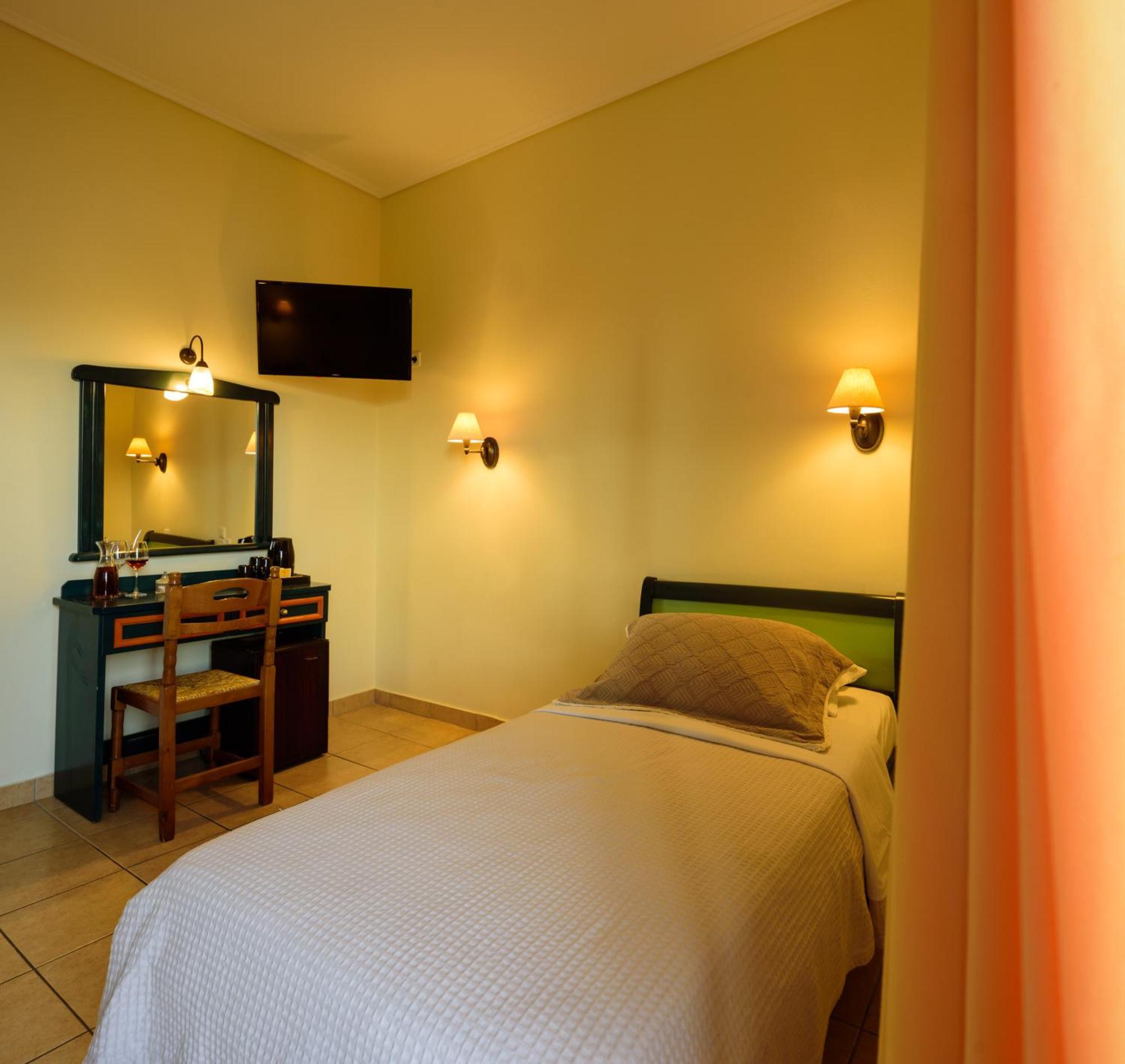 Karidis Hotel Kamári エクステリア 写真