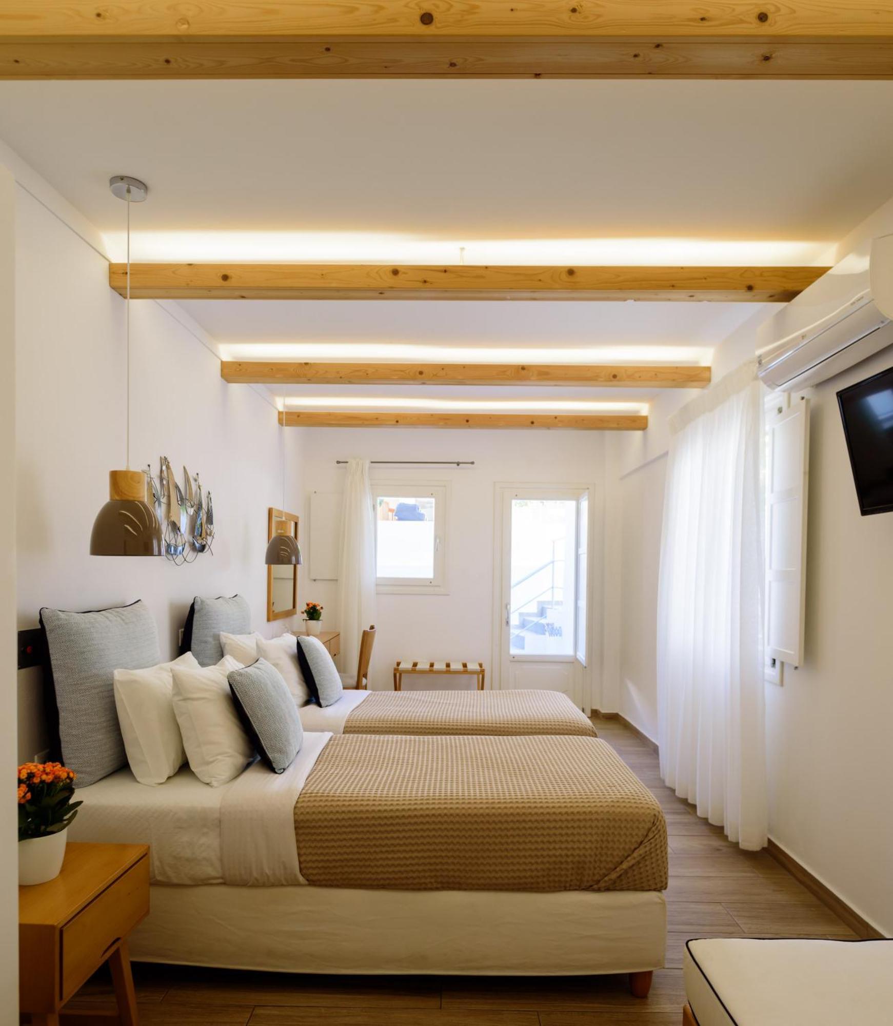 Karidis Hotel Kamári エクステリア 写真