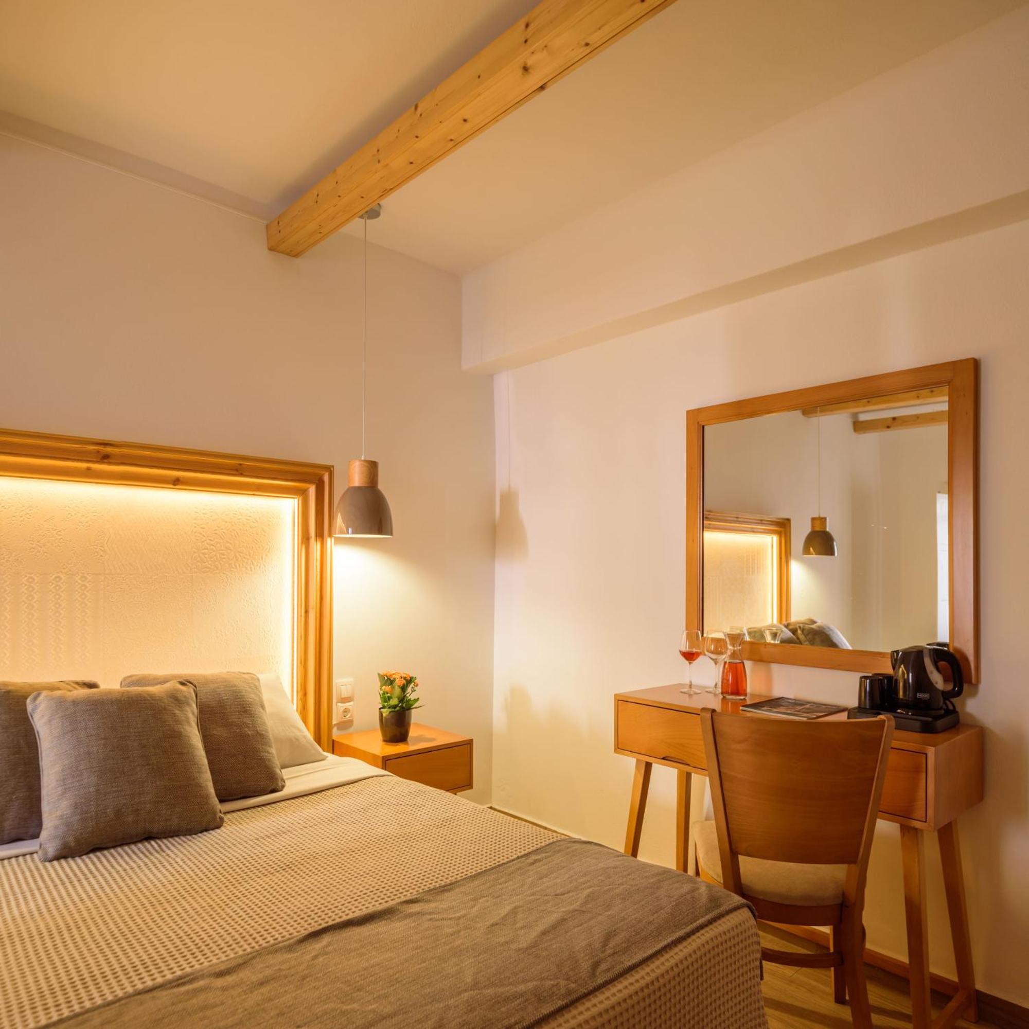 Karidis Hotel Kamári エクステリア 写真