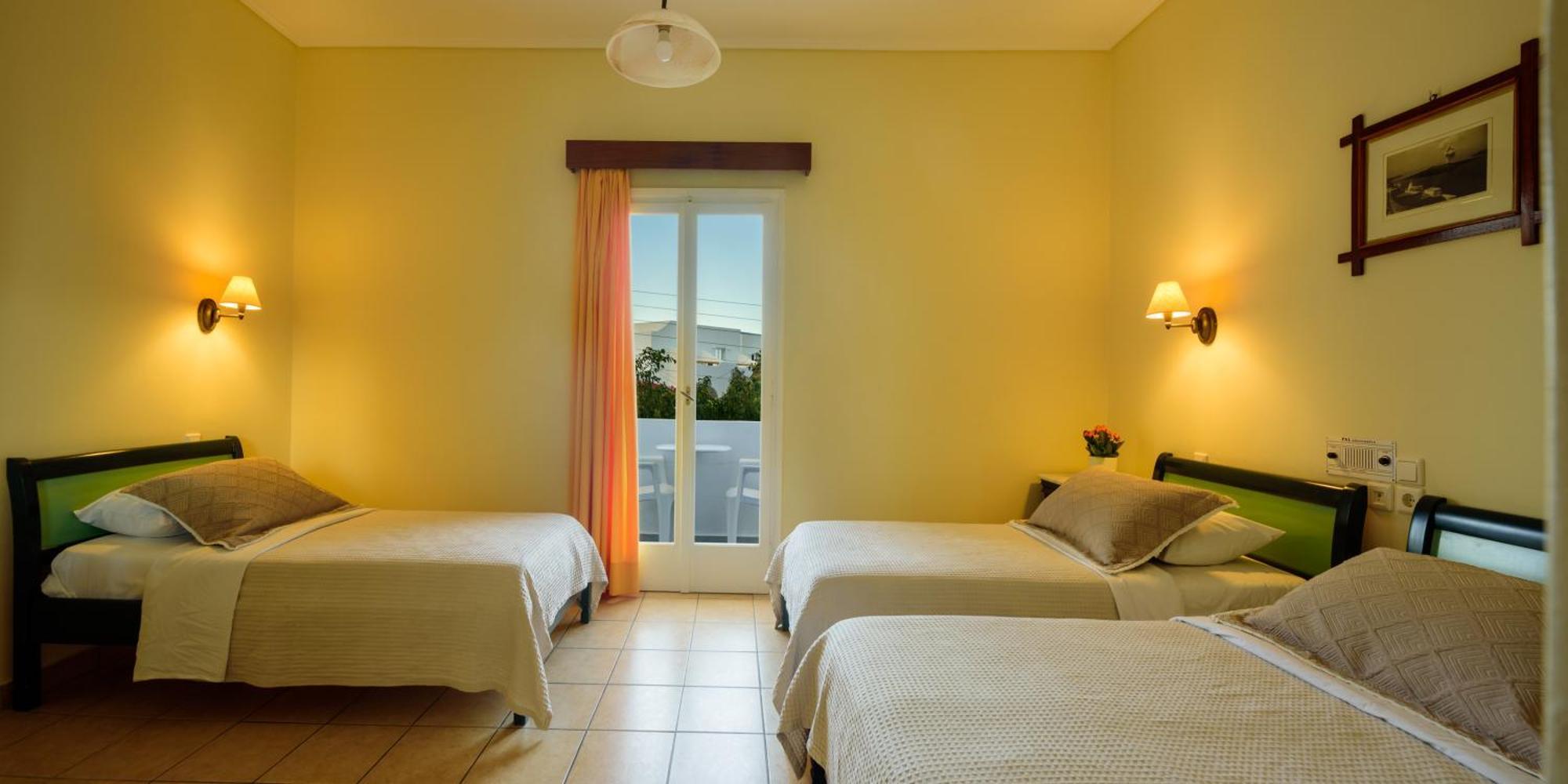 Karidis Hotel Kamári エクステリア 写真