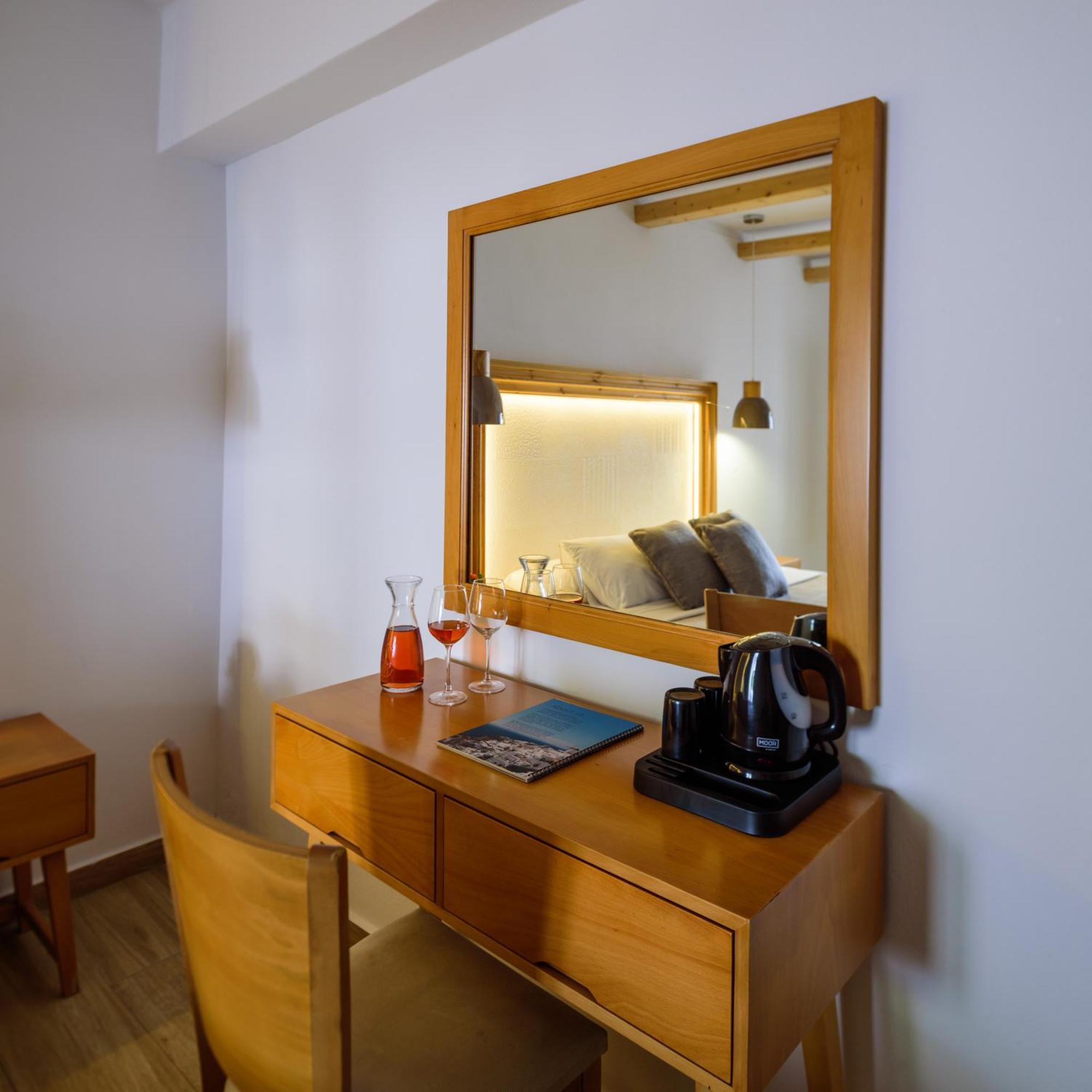 Karidis Hotel Kamári エクステリア 写真