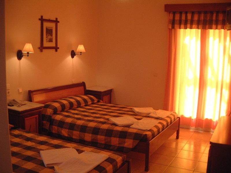 Karidis Hotel Kamári エクステリア 写真